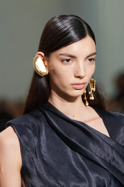 Look 11